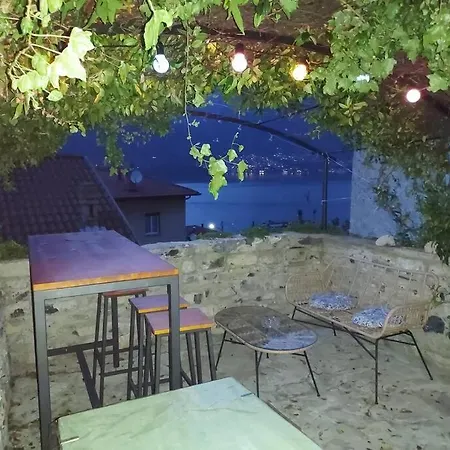 דירה The Nest - Lovely With Private Garden לצנו