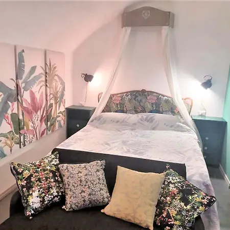 The Nest - Lovely With Private Garden Apartman Lezzeno