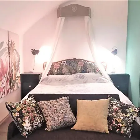 Apartment The Nest - Lovely With Private Garden