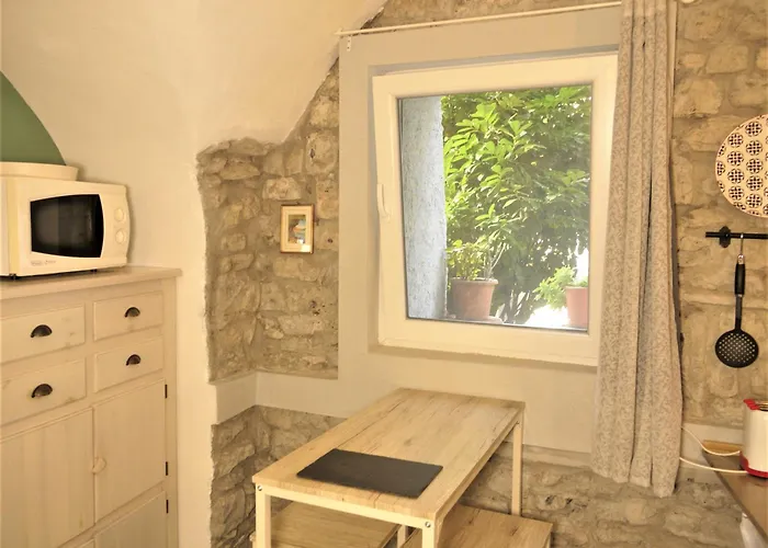 The Nest - Lovely With Private Garden