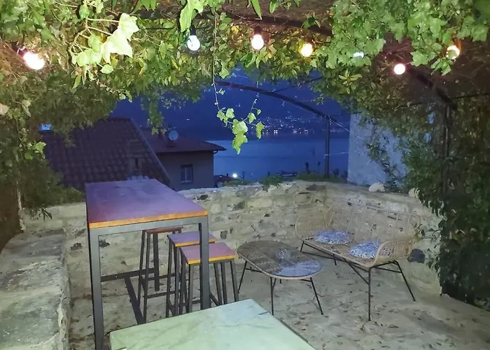 Apartment The Nest - Lovely With Private Garden Lezzeno